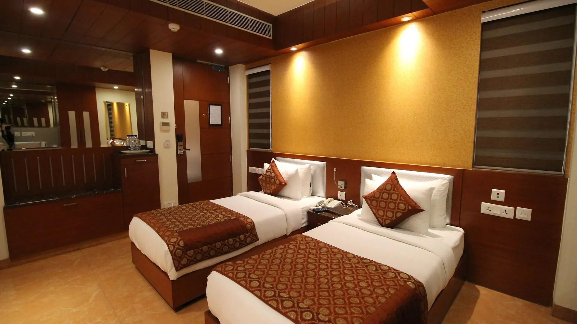 Hotel Golden Grand Delhi