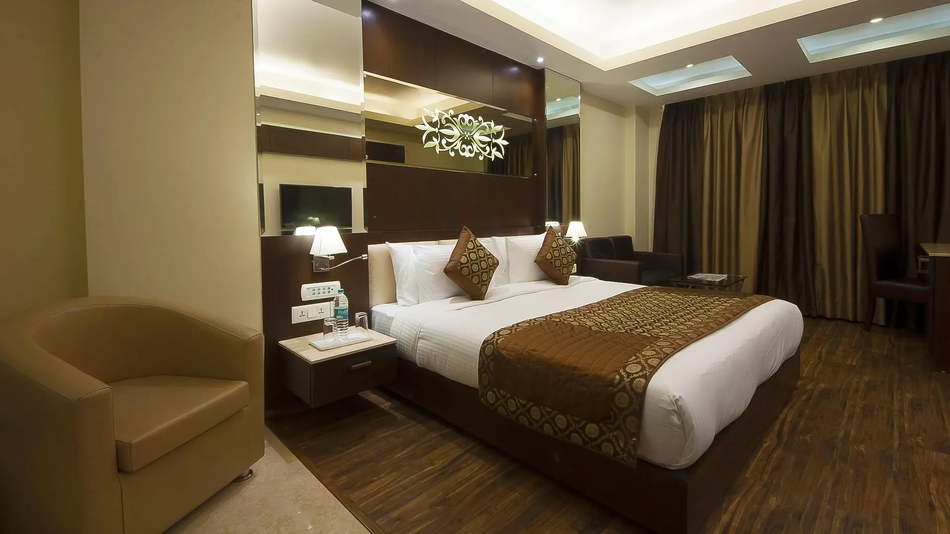 Hotel Golden Grand Delhi