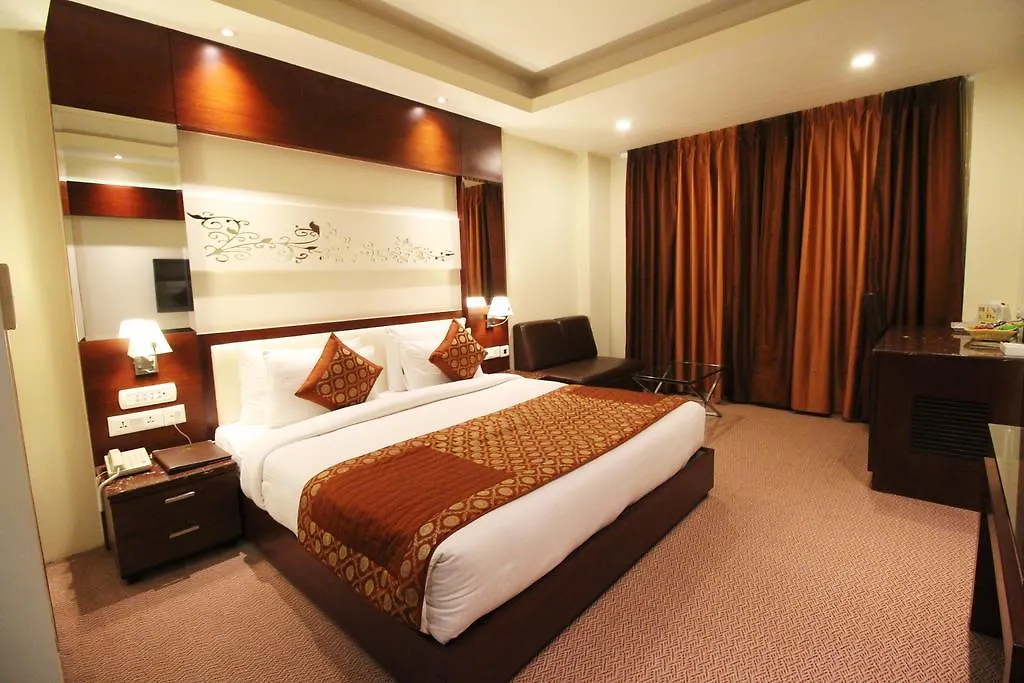 Hotel Golden Grand Delhi