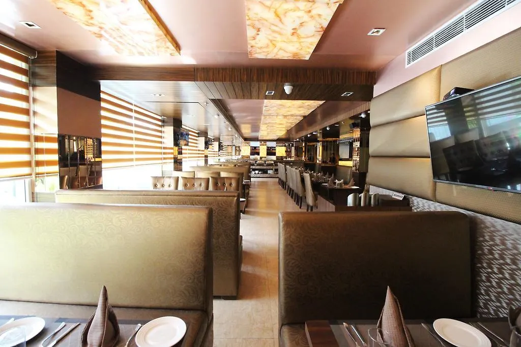 Hotel Golden Grand Delhi